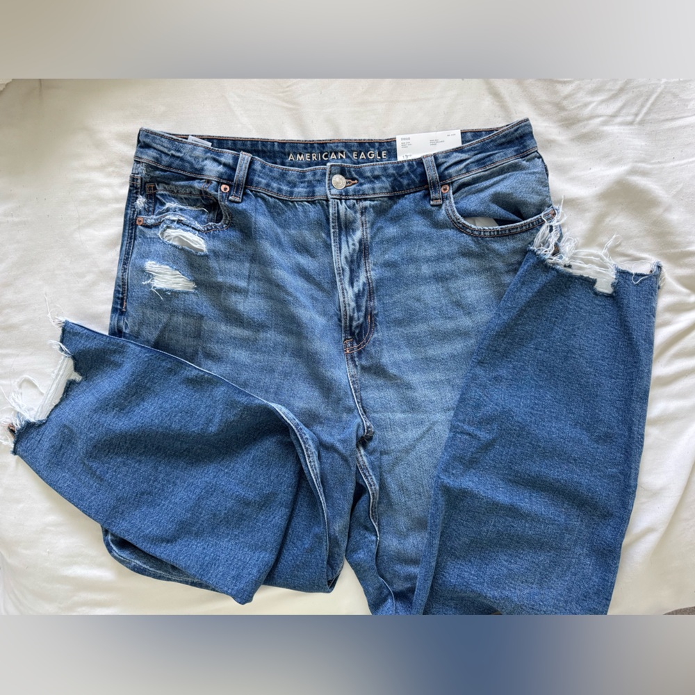 American Eagle MOM Jean